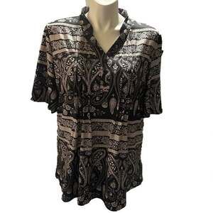 NWT Hocosit Women’s Black & White Floral Top Size XXL